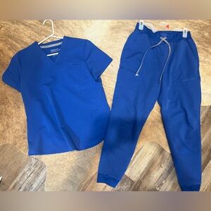 Fabletics scrub set